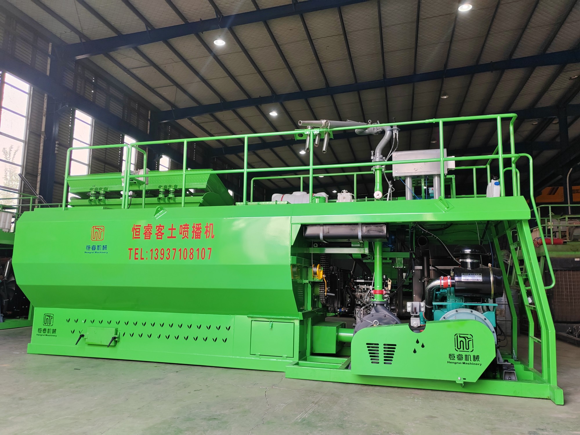 480馬力雙動力客土噴播機