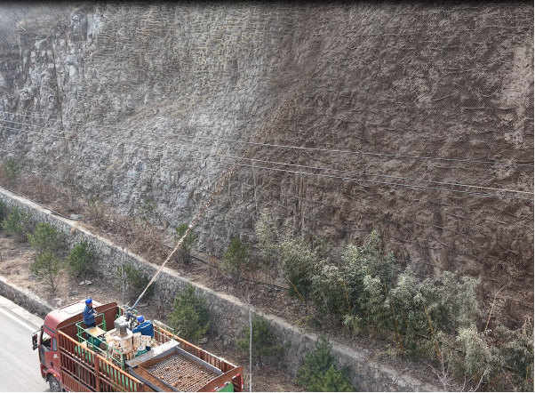 恒睿智能遙控快速噴播機現(xiàn)場施工圖