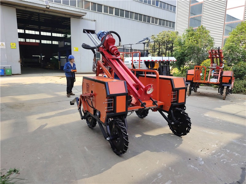 恒睿遙控爬坡鉆機(jī)告別復(fù)雜山地施工難題