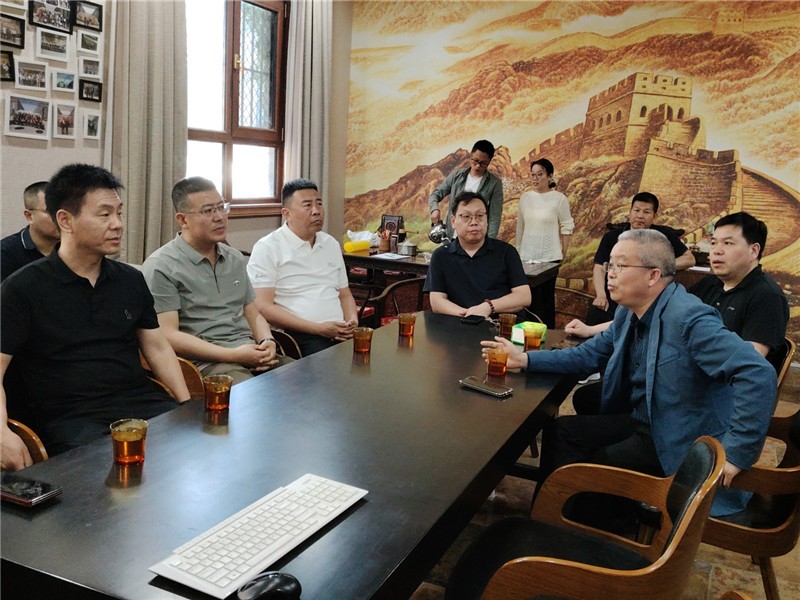 新疆建設(shè)兵團領(lǐng)導們考察恒睿機械，共探促根活化菌劑生態(tài)修復新征程