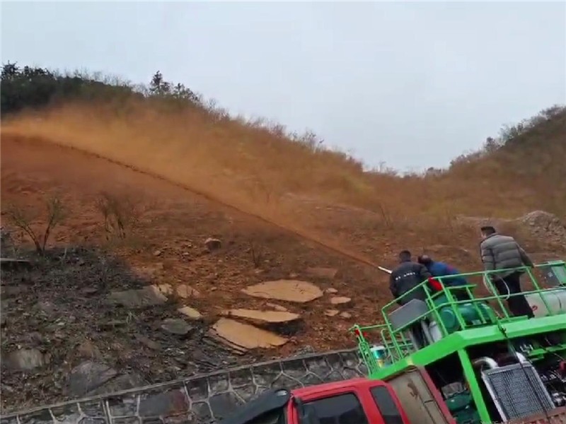 恒睿智能遙控快速?lài)姴C(jī)：多場(chǎng)景適配的噴播智能化解決方案