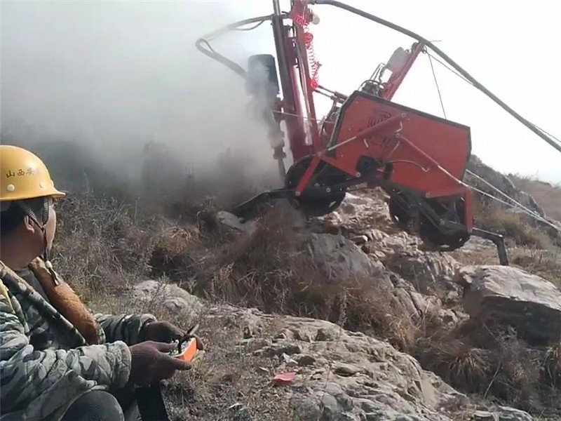 恒睿遙控爬坡打鉆機：重塑坡面施工效率，多場景優(yōu)勢凸顯?