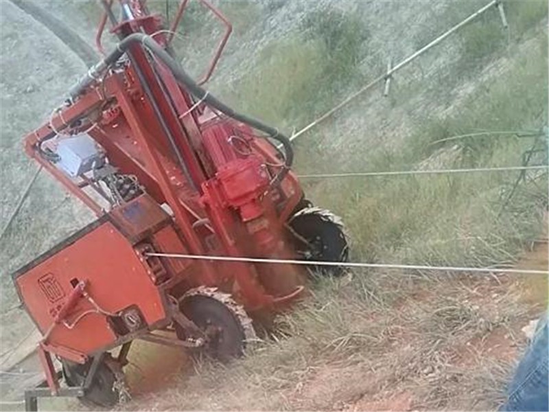 恒睿遙控爬坡鉆機：破解巖土錨固工程難題，重塑施工效率新標桿