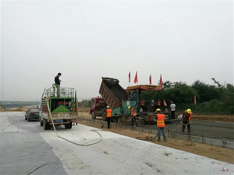 恒睿水泥漿噴灑機：高速公路水穩層鋪設的專用利器?