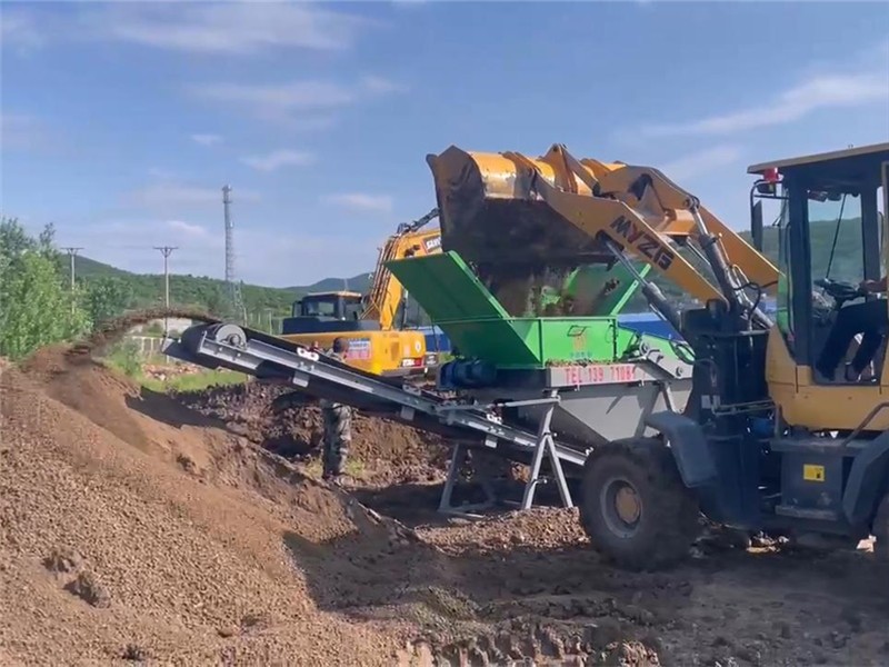 噴播綠化篩土設(shè)備選型指南！恒睿濕土篩分機(jī)是剛需款