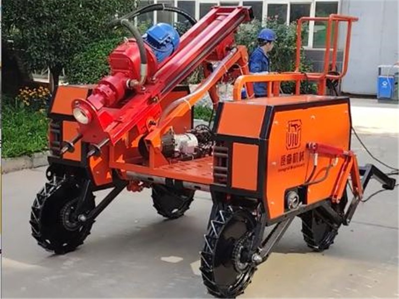 恒睿爬坡鉆機 私人定制+舊機適配，復雜坡面施工零浪費方案